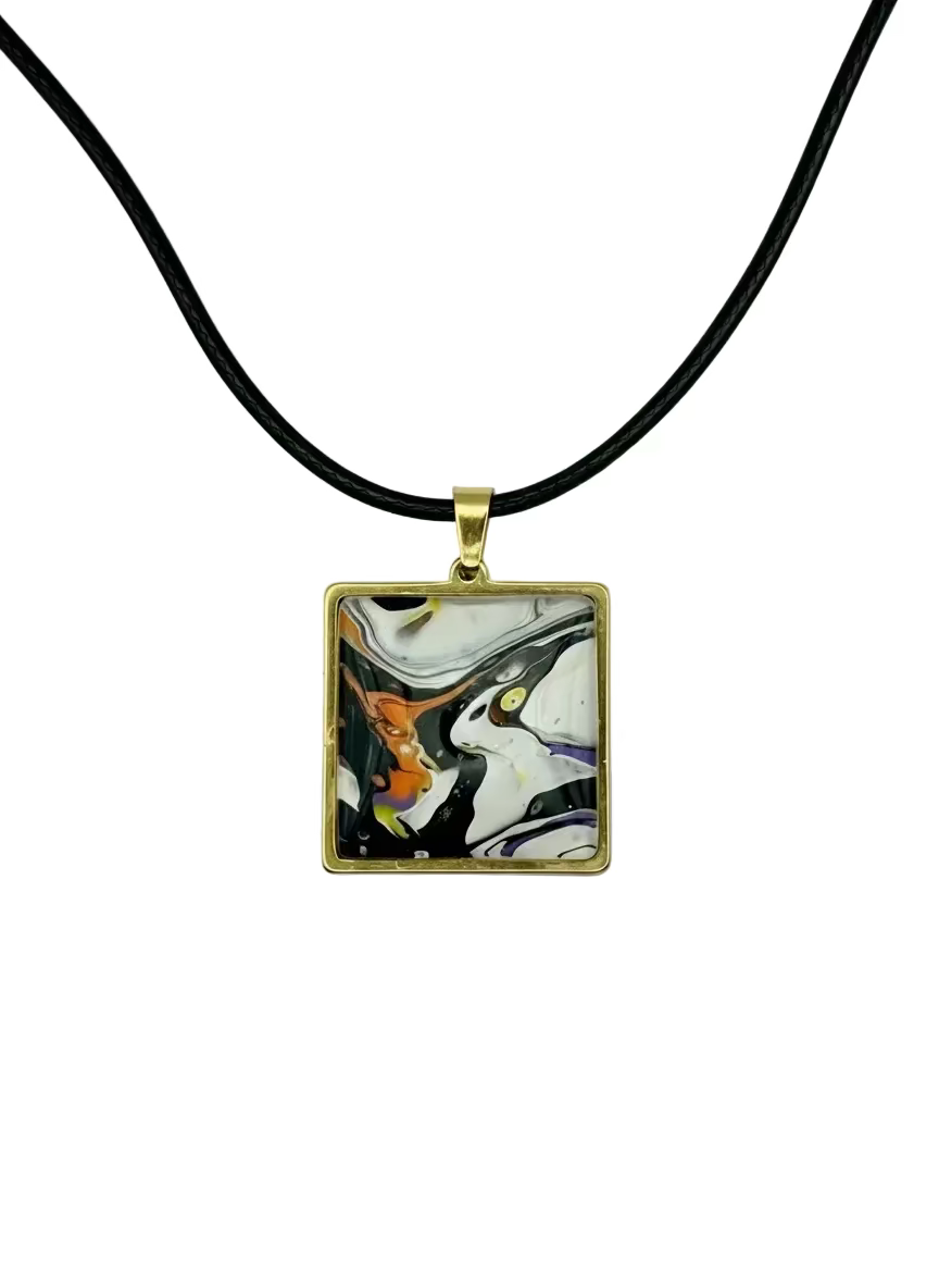 תליון מרובע זהב (B542)